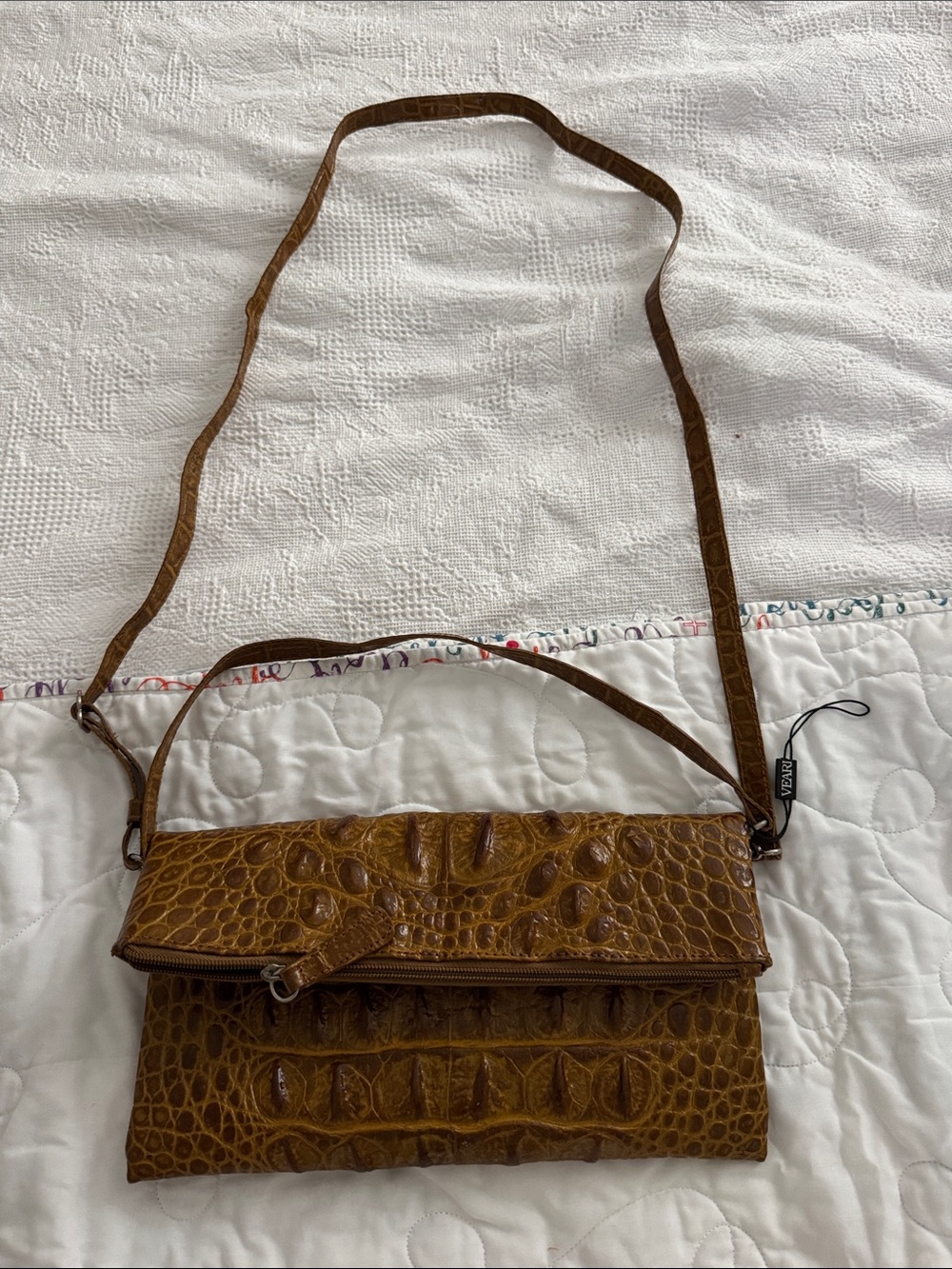 VEARI Leather Croc-Embossed Crossbody Bag in Brown